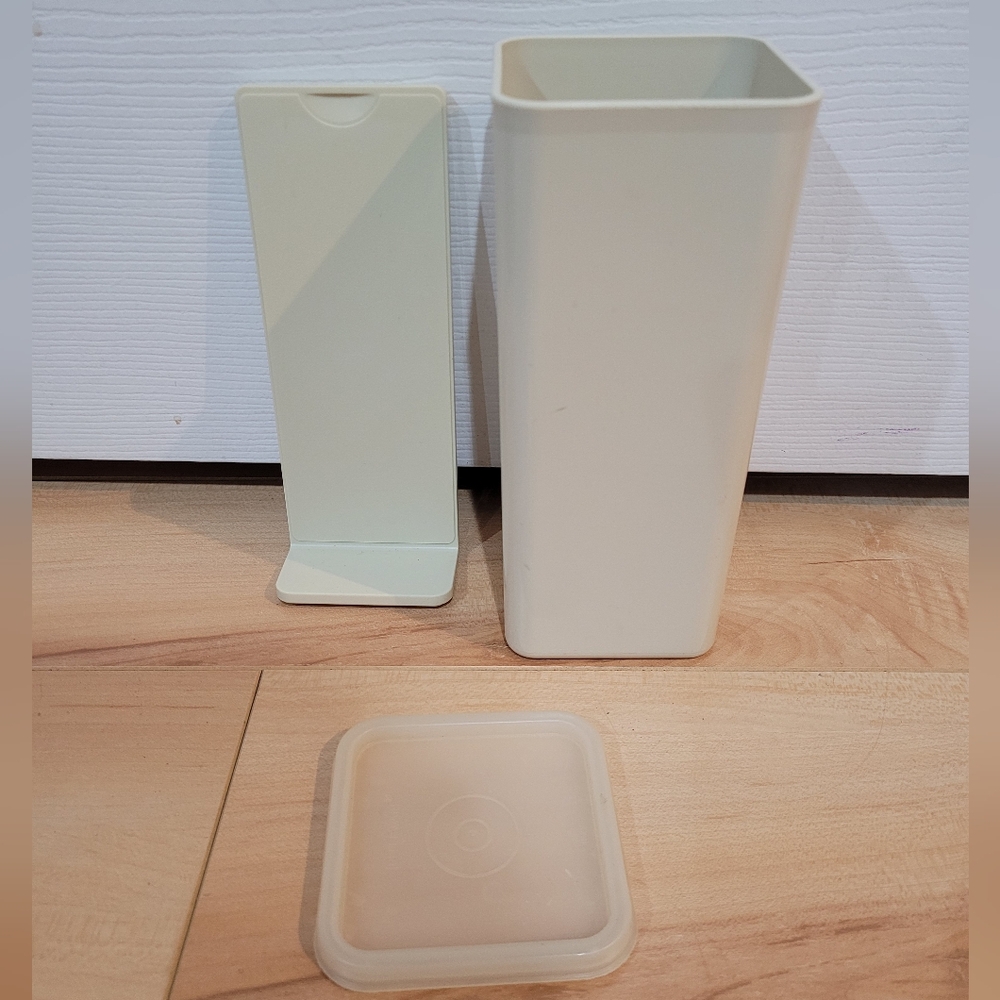 Tupperware butter/cheese keeper (#1827)